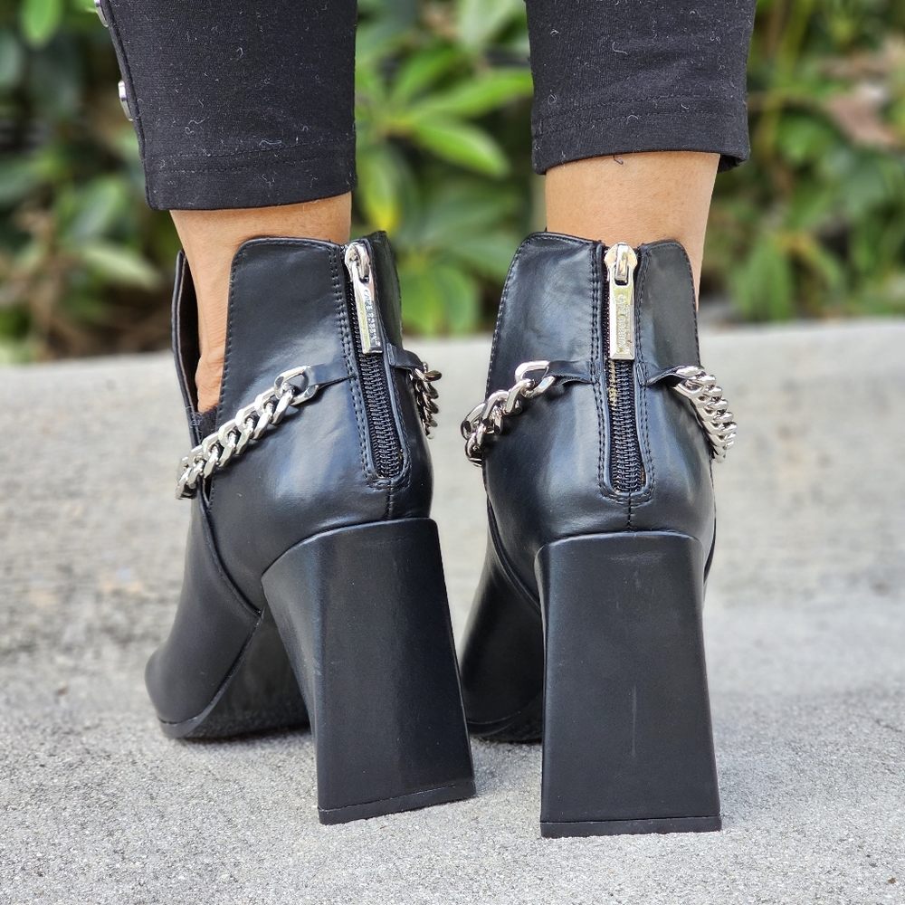 Women's Black Block Heel Chelsea Boots - Picture 4 of 5